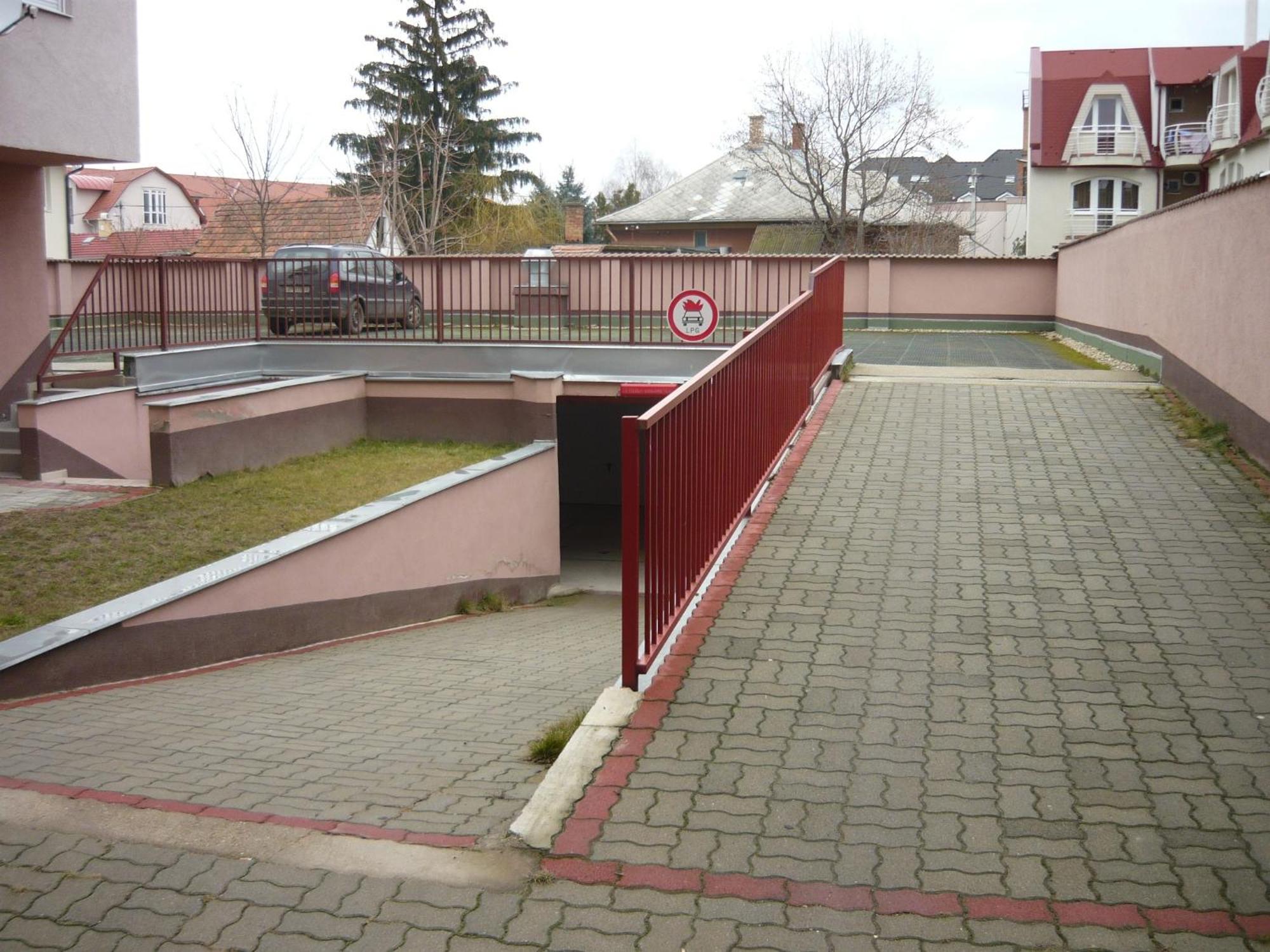 Lux Apartmanok Хайдусобосло Экстерьер фото