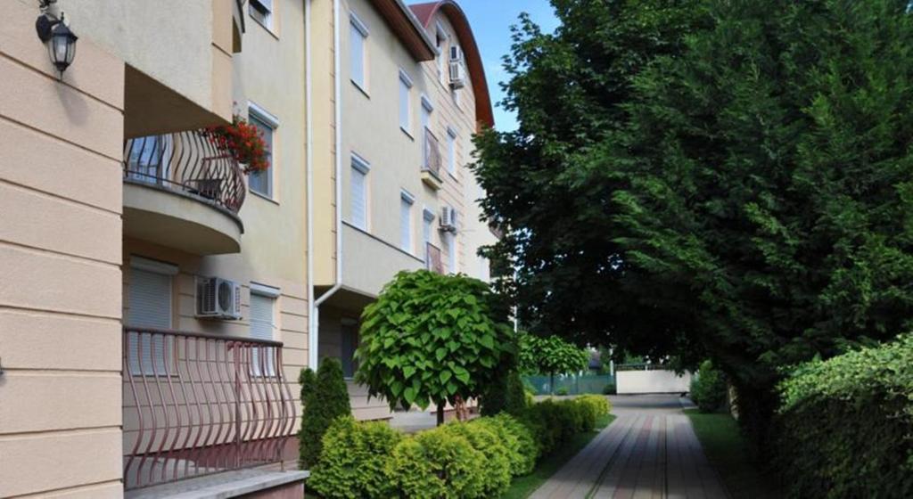 Lux Apartmanok Хайдусобосло Номер фото
