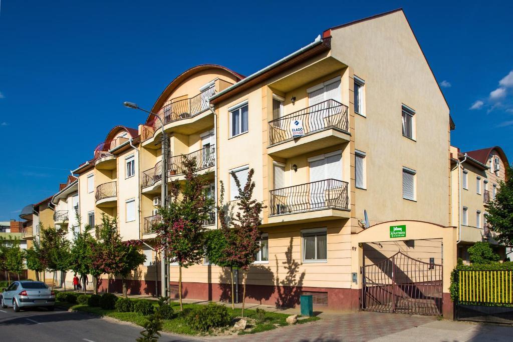 Lux Apartmanok Хайдусобосло Номер фото