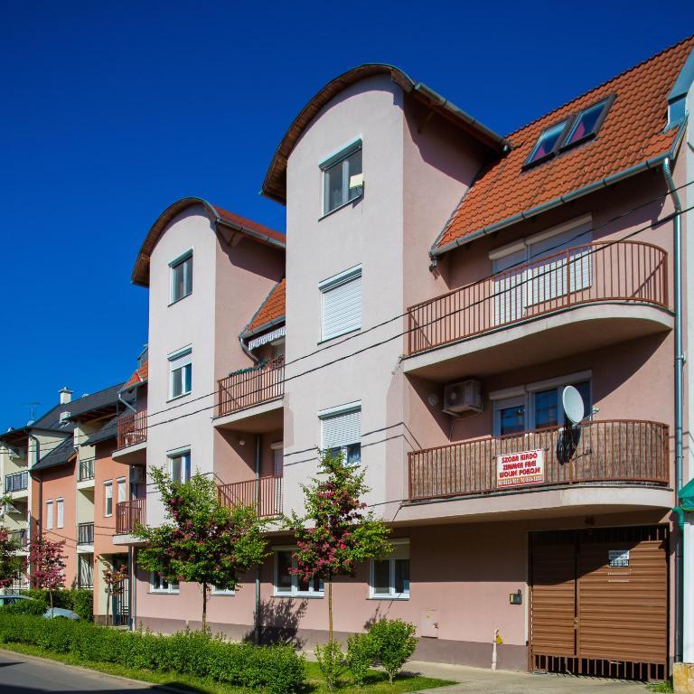 Lux Apartmanok Хайдусобосло Номер фото