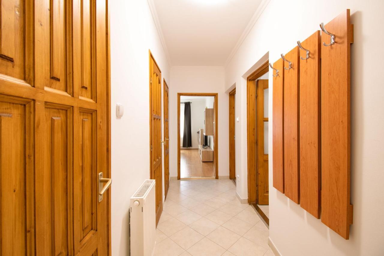 Lux Apartmanok Хайдусобосло Экстерьер фото